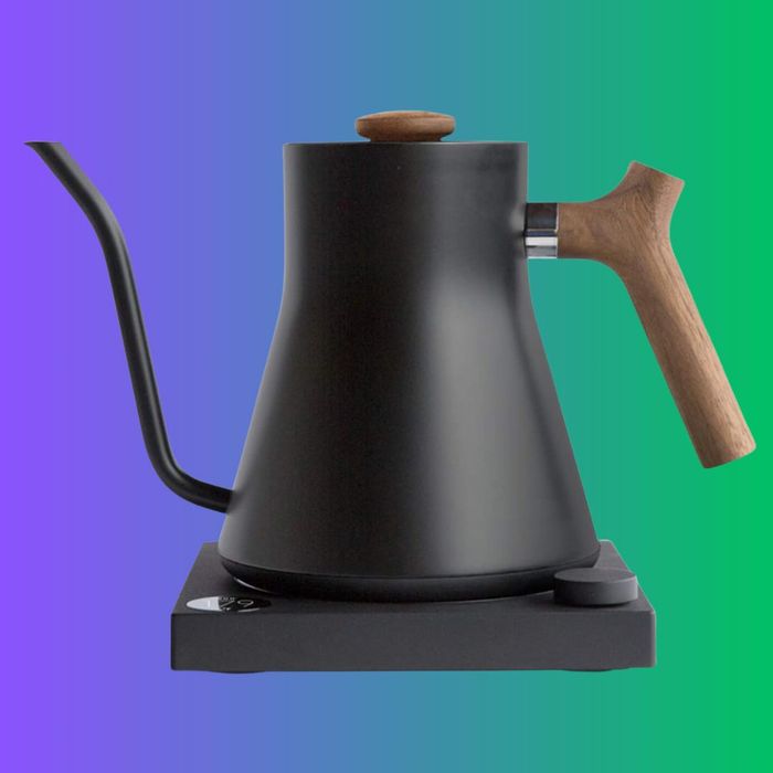 This elegant matte black kettle is not just about looks. It’s designed to boil water quickly and precisely, perfect for those who enjoy a well-controlled pour-over coffee or tea.