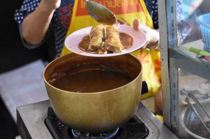 ขนมจีนซาวน้ำและเปาะเปี๊ยะสดที่ร้านสุ @นวมินทร์ 73 อร่อยยอดฮิต