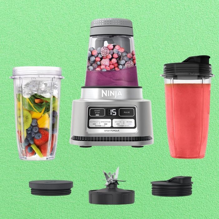 The parts of the smoothie maker