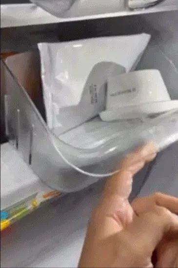 Reviewer effortlessly pulls the bin out of the fridge with just a single finger.