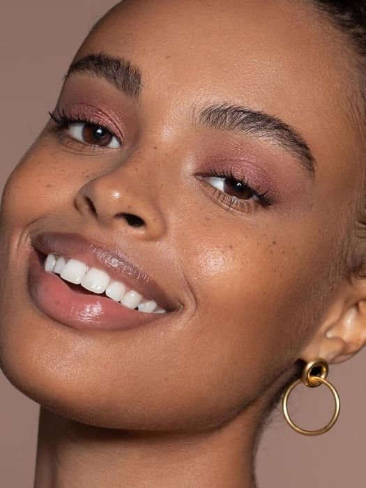 Model showcasing the burnt burgundy eye tint.