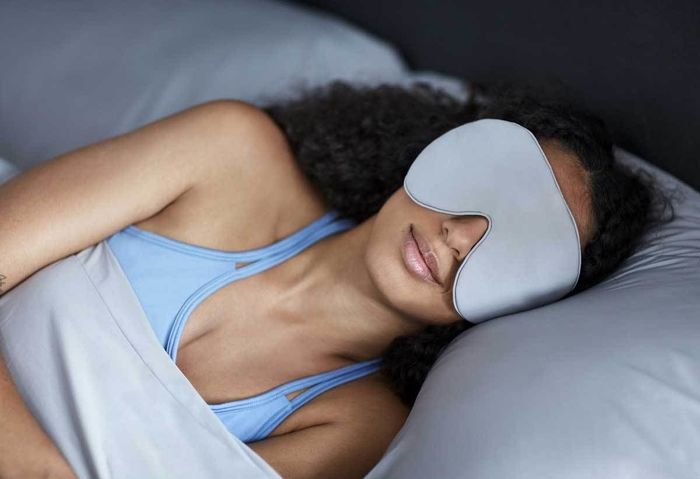 A model wearing the mask in mist gray