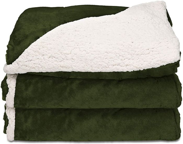 A picture showing a green and white blanket