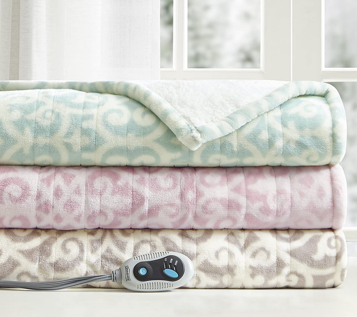 A picture showing green, pink, and gray blankets
