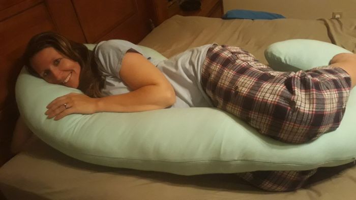 A reviewer lying on a green pillow