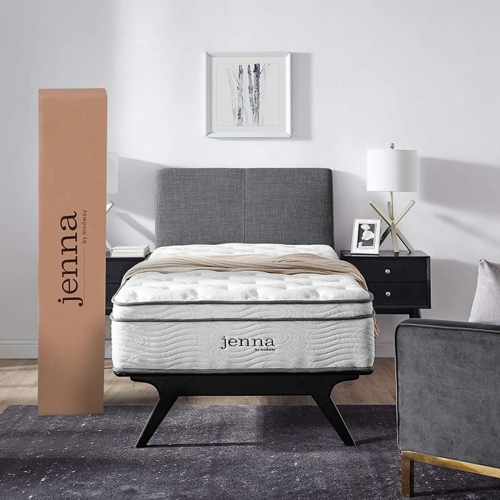 The mattress and its original packaging box.