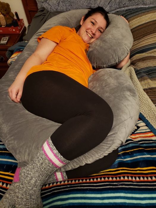 The reviewer is resting on the gray pillow.