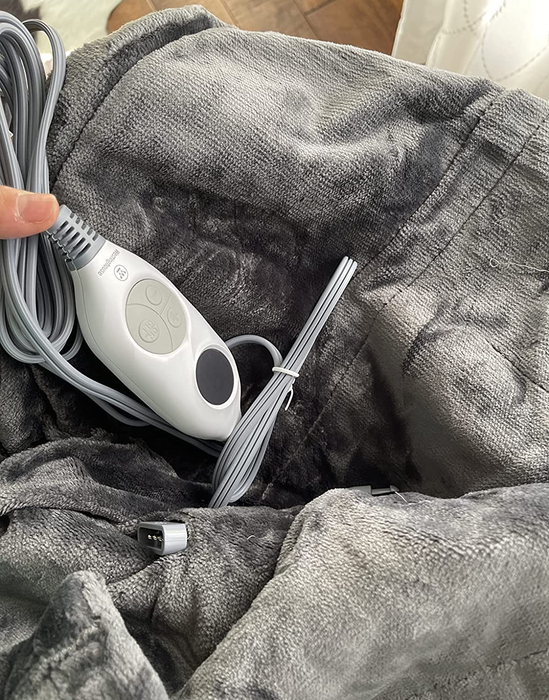 A reviewer image displaying a gray blanket