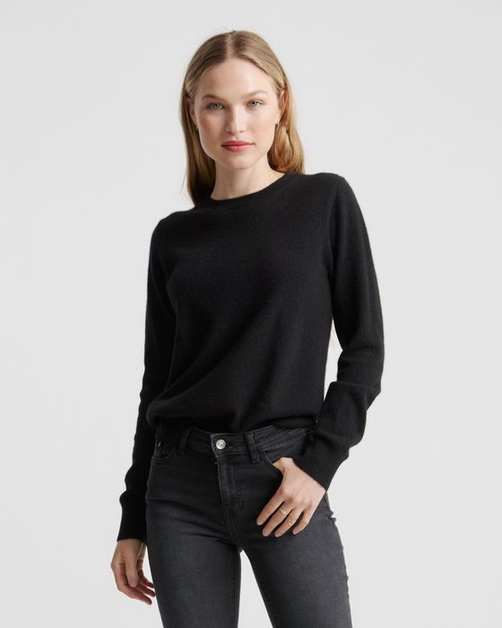 A different model is wearing the sweater in black.