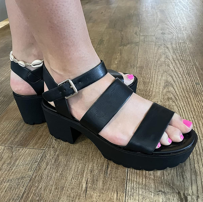 A reviewer showcases the sandals in black.