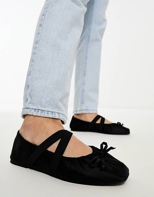 A model is wearing the shoes in black.
