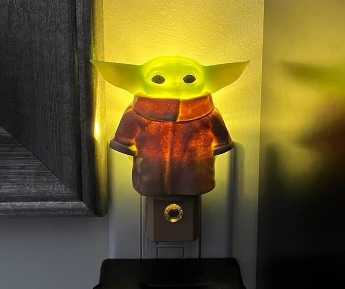 the glowing Baby Yoda night light