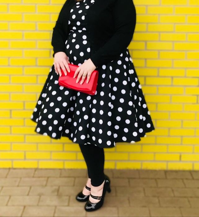 Image of the reviewer holding the red clutch