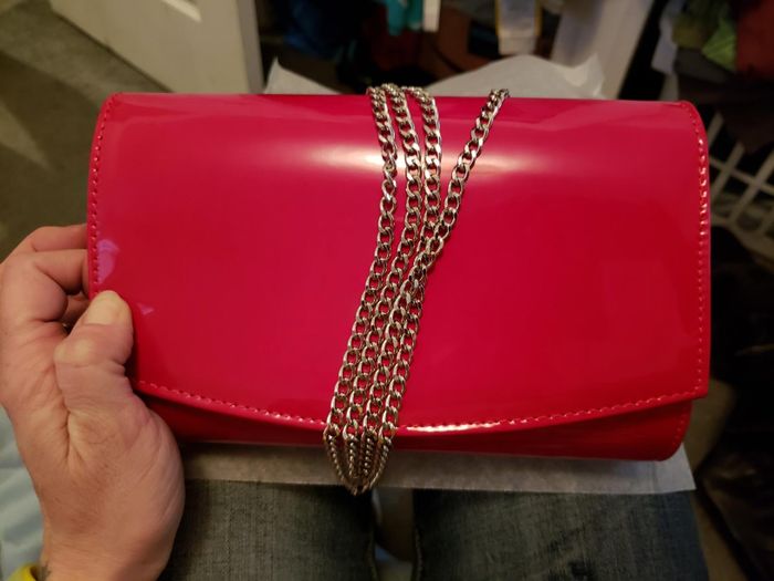 Image of the reviewer showcasing the red clutch