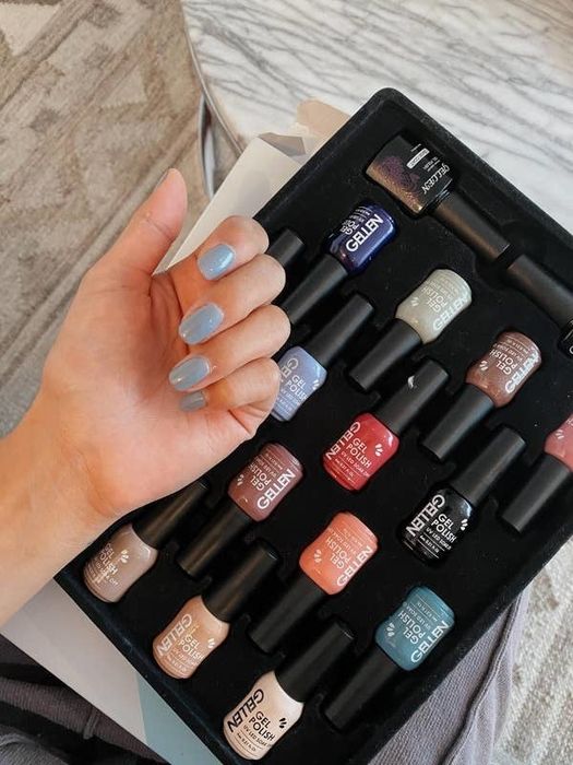 Former Mytour editor Kayla Suazo showing off her nails painted with Gellen nail polish.