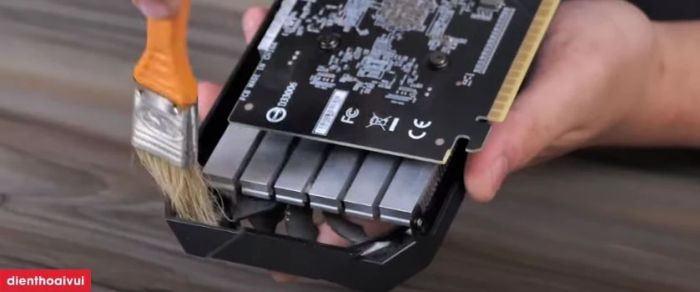 Vệ sinh lá tản, vỏ tản VGA