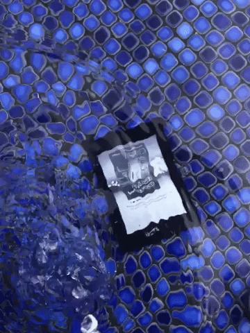 A gif showing the Kindle underwater, still functioning perfectly