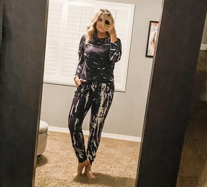 Another customer captured a mirror selfie in the black loungewear set.