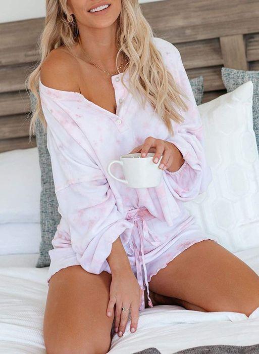 A model is seen wearing the loungewear set in stylish C pink color.