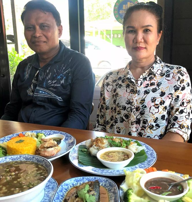 มาที่บ้านปลาแล้วต้องไม่พลาด! ข้าวคลุกมันปูคู่กระดูกหมูต้มระกำ อร่อยจนต้องบอกต่อ