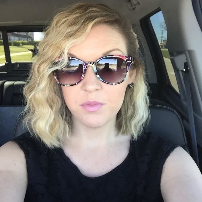 A reviewer with a chic wavy bob hairstyle