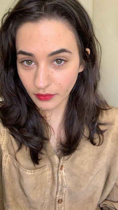 Isabella with flat, lifeless hair before applying the conditioner