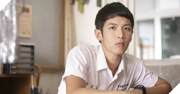 Kha Chấn Đông Gây Chú Ý Khi Diện Quần In Hình Nhân Vật Frieren Tại Giải Golden Bell Đài Loan