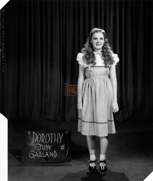 Trong phần 2 của câu chuyện hậu trường *The Wizard of Oz*, những ác mộng mà đoàn làm phim phải đối mặt sẽ tiếp tục được tiết lộ. Những chi tiết chưa được biết đến trước đây về quá trình làm phim sẽ khiến bạn phải ngỡ ngàng.