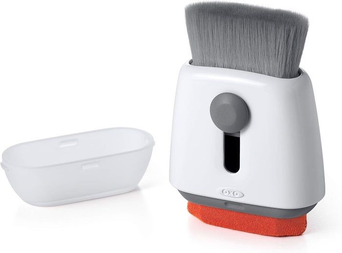 The dual-purpose brush