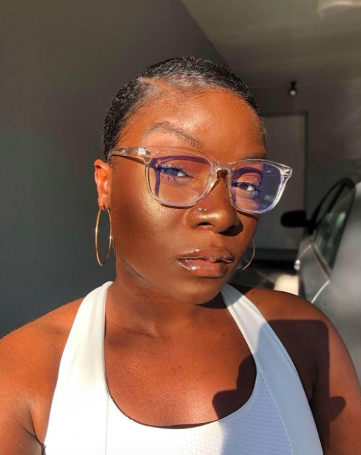 a reviewer modeling blue light glasses