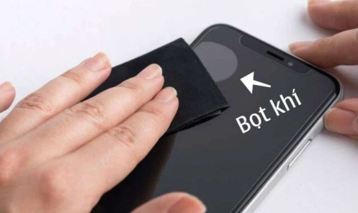 Hướng dẫn cách dán kính cường lực không bị bong bóng khí