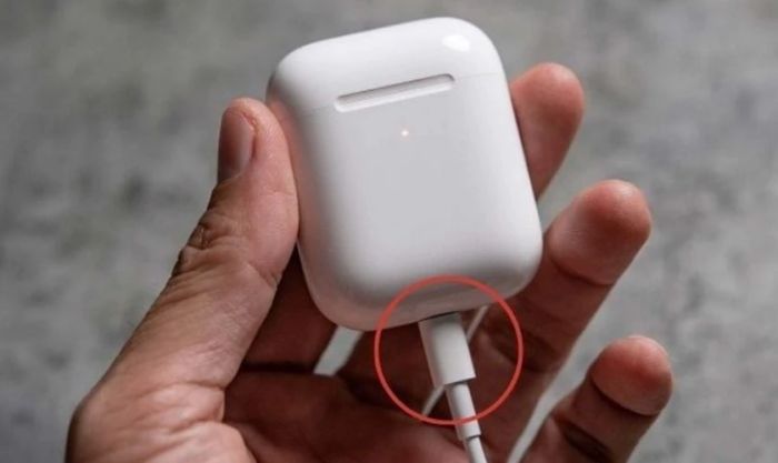 Hướng dẫn cách sạc tai nghe Bluetooth bằng củ sạc chính hãng