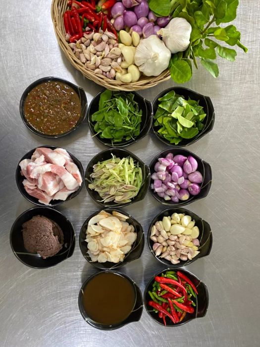 “แกงหมูรัญจวน” เมนูพื้นเมืองรสเด็ดจากร้าน Elephante’ Coffee