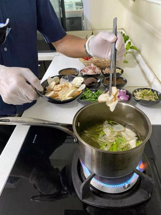 “แกงหมูรัญจวน” เมนูพื้นเมืองรสเด็ดจากร้าน Elephante’ Coffee