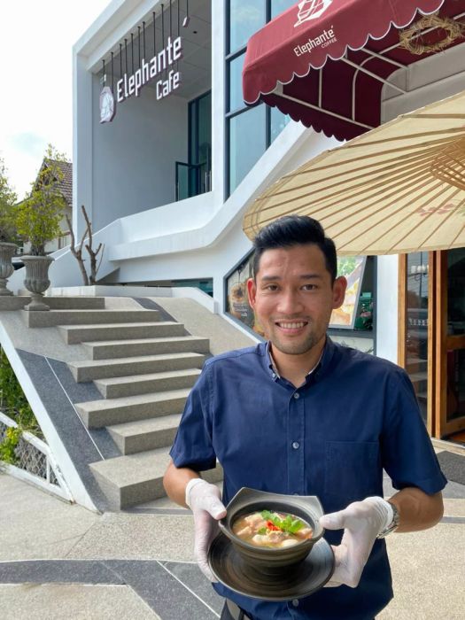 “แกงหมูรัญจวน” เมนูพื้นบ้านแสนอร่อยจากร้าน Elephante’ Coffee