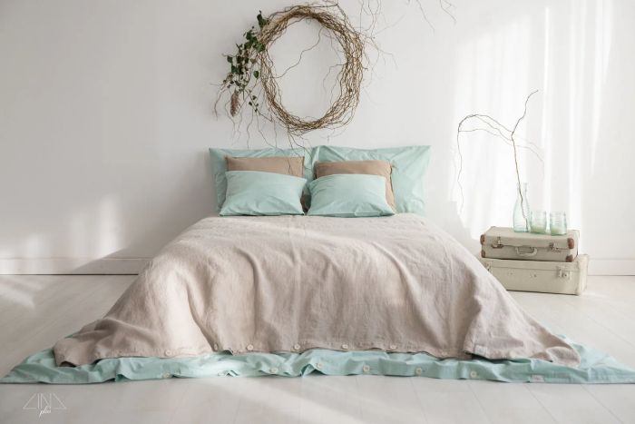 The duvet cover in fog color
