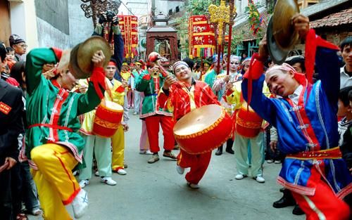 Lễ hội làng Thổ Hà, hay còn gọi là hội Thổ Hà, diễn ra vào ngày 20 tháng Giêng hàng năm, nhưng chỉ có lễ rước lớn được tổ chức mỗi 3 năm một lần.