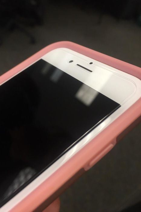 A review photo showing a screen protector perfectly and seamlessly applied to the reviewer's phone.