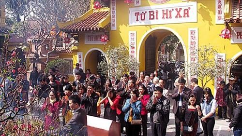 Thực hành lễ chùa vào dịp đầu năm
