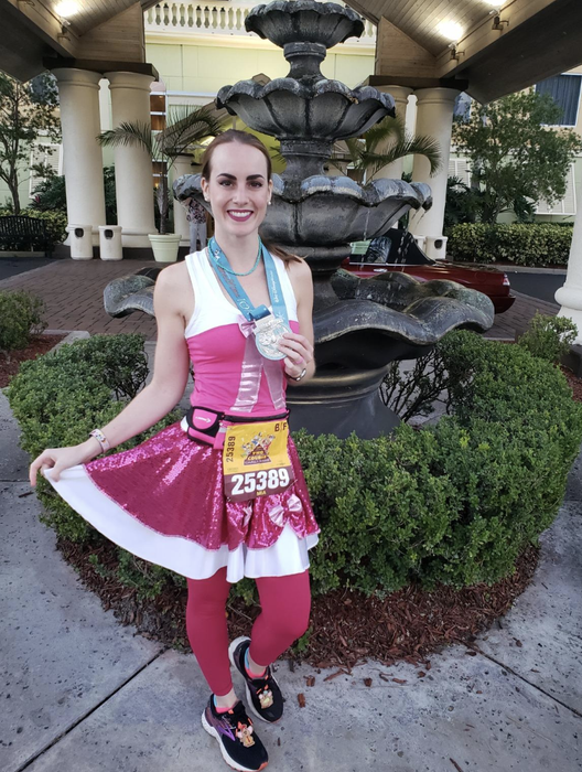 A reviewer wearing a pink belt.