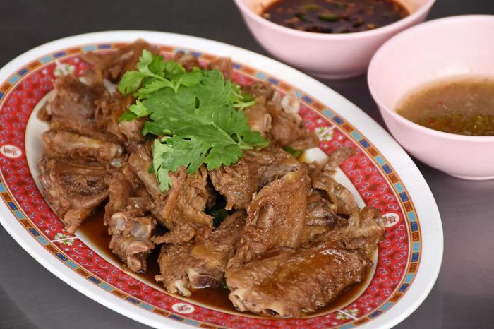 ทวีชัย เป็ดพะโล้ เจ้าเก่าลาดพร้าวสะพาน 2