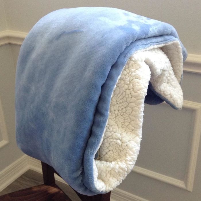 A photo of a blue blanket from a reviewer