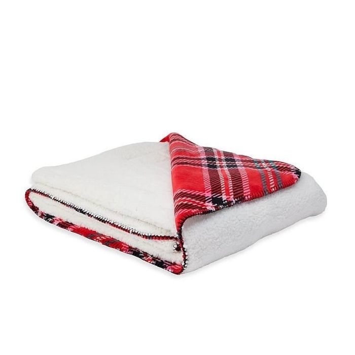 The striking red sherpa blanket