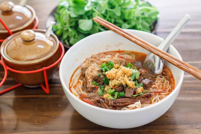 9 เมนูอาหารไทยจากภาคเหนือที่สื่อต่างชาติแนะนำให้ลองสำหรับนักท่องเที่ยว!