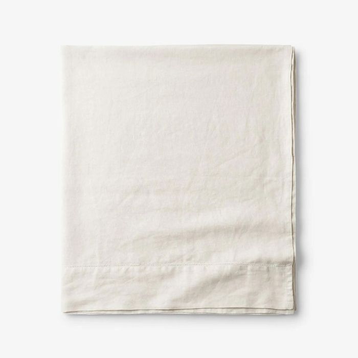 The white flat sheet