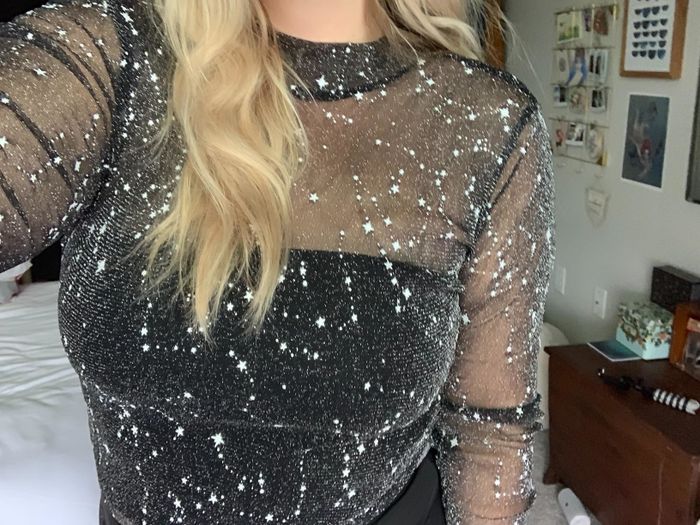 A customer review showcasing a close-up shot of the sparkly top
