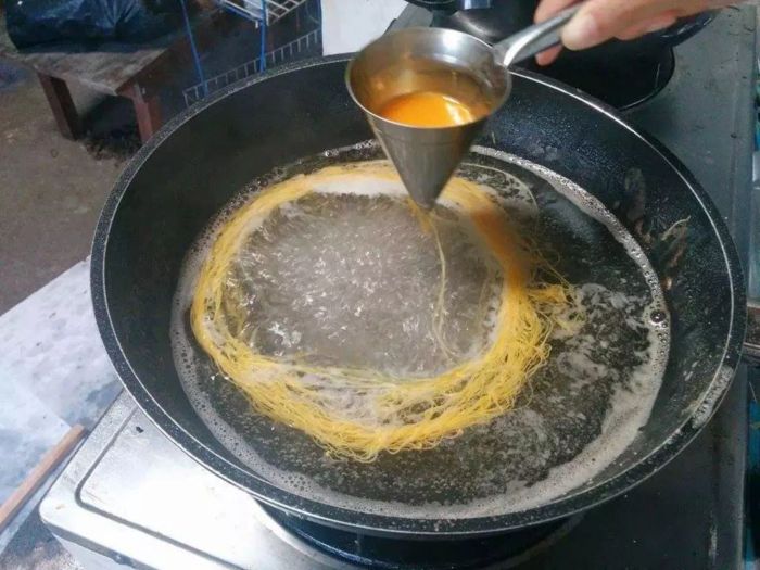 ท้าวทองกีบม้าสอนทำขนม! เปิดสูตรทองหยิบทองหยอด ของหวานโบราณ