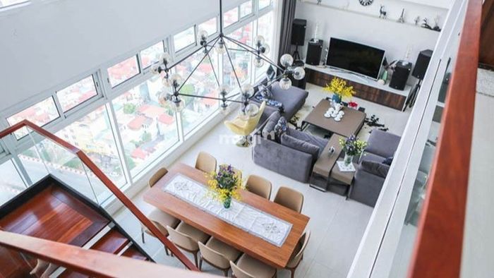 Căn hộ Duplex được thiết kế để tận dụng tối đa ánh sáng tự nhiên, tạo không gian sống thoáng đãng và tràn đầy năng lượng.