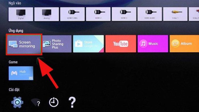 Bước 1: Bật tivi và truy cập vào ứng dụng Screen Mirroring đã cài sẵn trên tivi