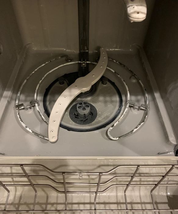 the same dishwasher, now spotless and clean